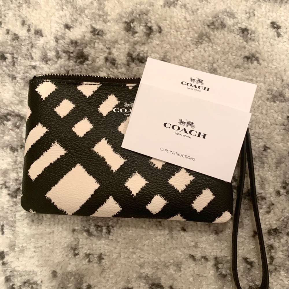 🦋NEVER USED Coach Wristlet